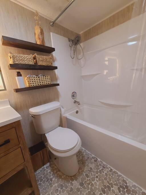 Centrally Located In Rogers And Bentonville! -Private Rooms Exterior foto